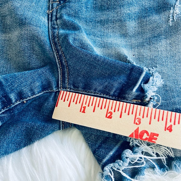 BLANK NYC Embroidered Hiker Distressed Stretch Women’s Jean Shorts Size 30 - Picture 10 of 10